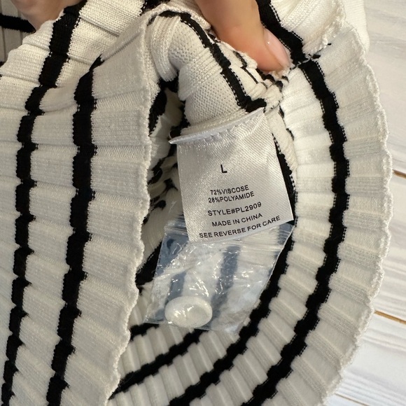 Ivory and Black Ribbed Sleeveless Henley Tank Top - Picture 4 of 5